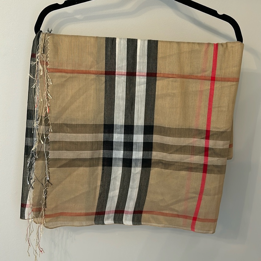 Light weight scarf/shawl